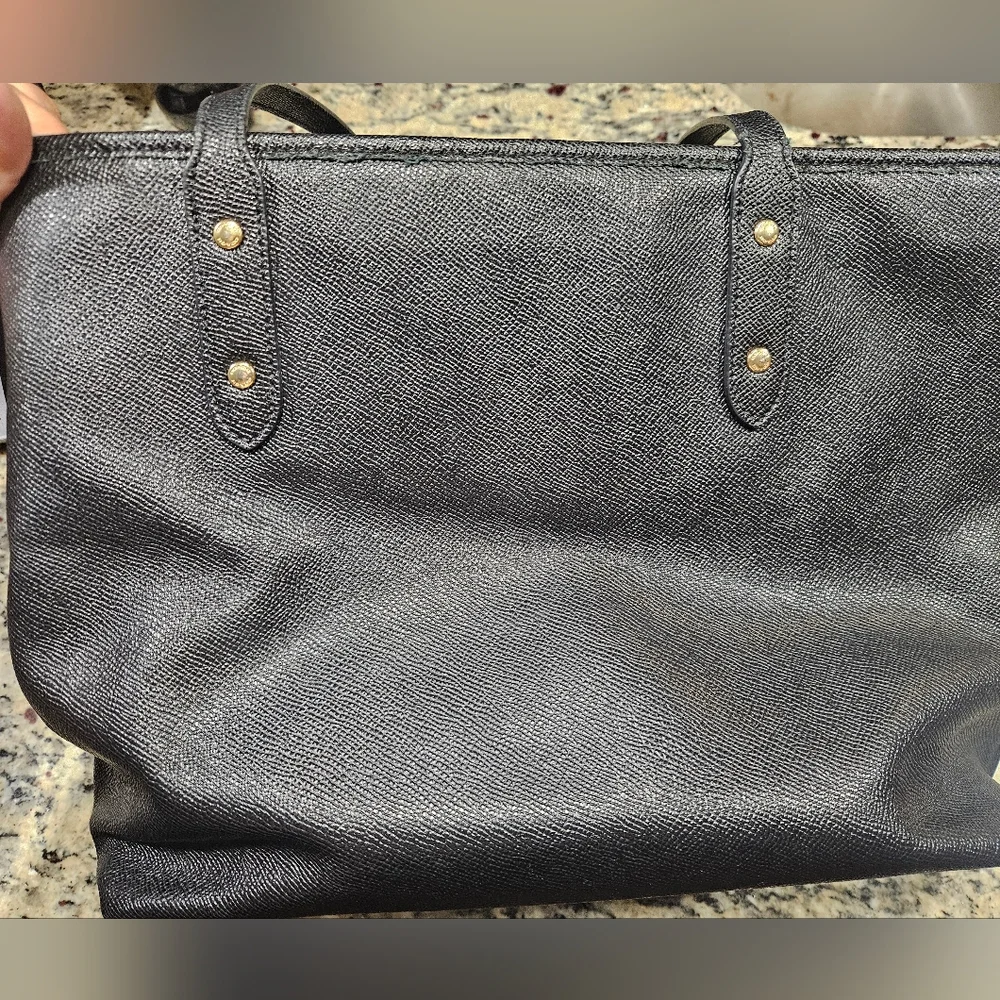 Authentic Coach Black Crossgrain Leather F38848 Tote Shoulder Bag – Zip Top - Picture 4 of 6